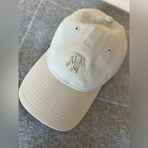NY Yankees hat